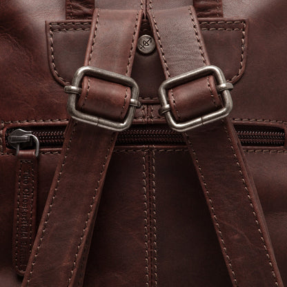 Leder Rucksack Linford Braun – Detailansicht verstellbare Schulterriemen