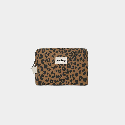 Léon Kulturbeutel von Hindbag im Leoparden-Print Zimt – Wochenendformat 2,8L aus GOTS Bio-Baumwolle, handgefertigtes Innenfutter
