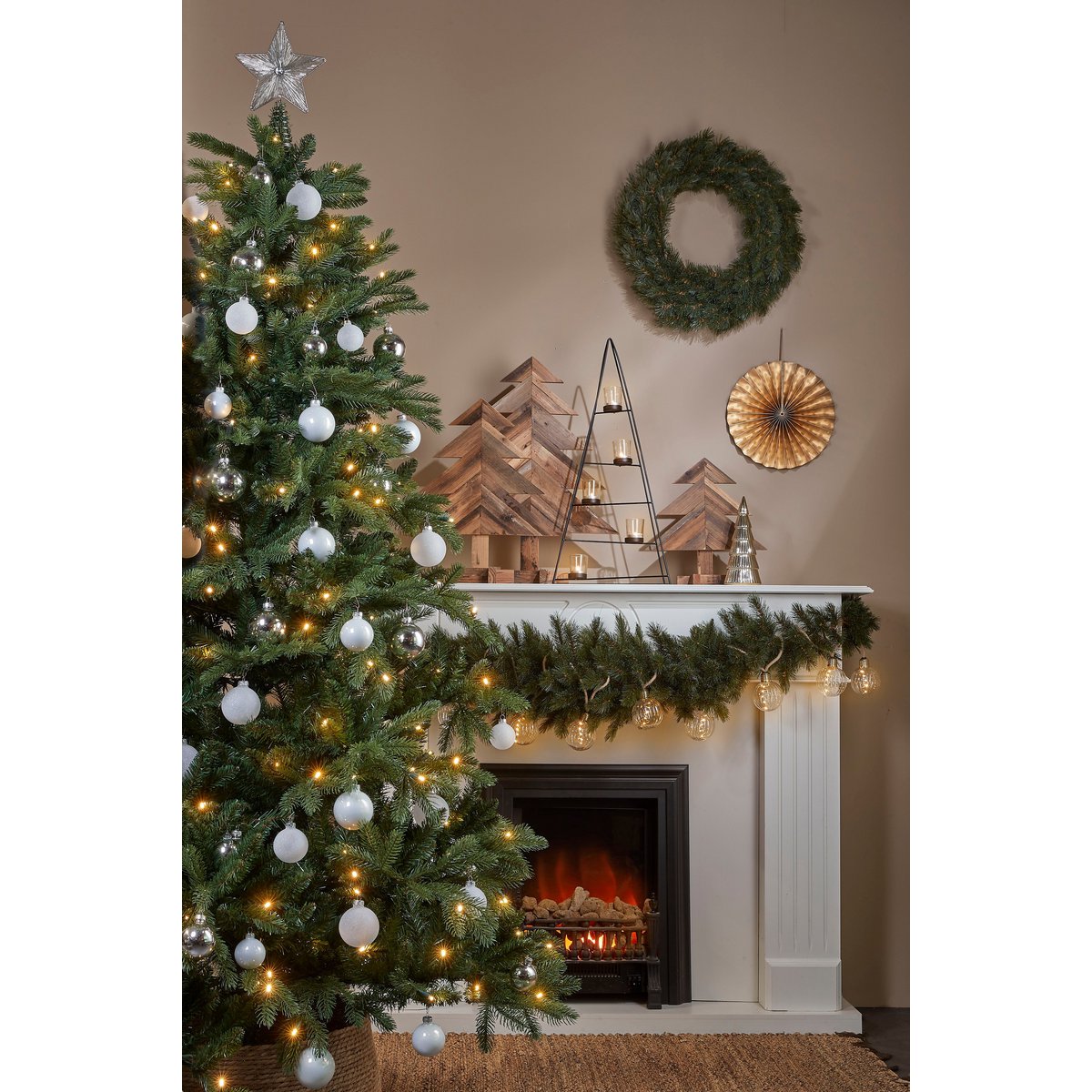 Brampton Künstlicher Weihnachtsbaum mit LED-Beleuchtung – H155 x Ø107 cm – Grün - HOLE-X-WORLD