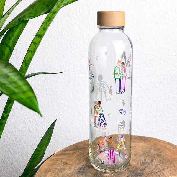 CARRY Bottle LOVE IS LOVE 0,7 l Glasflasche - für mehr Toleranz in der Liebe