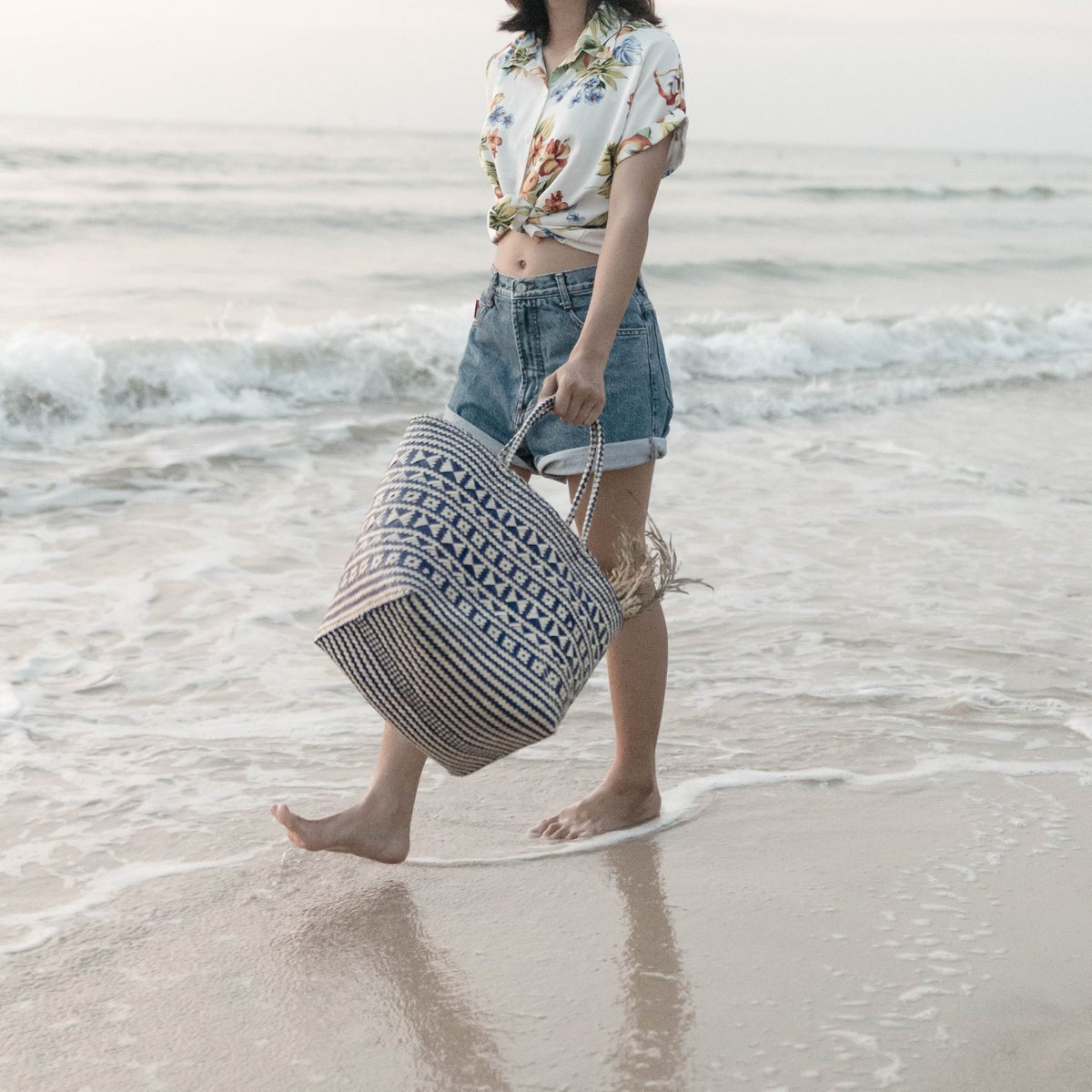 Blaue Einkaufstasche | Strandtasche | Tragetasche KIDUL aus Rattan