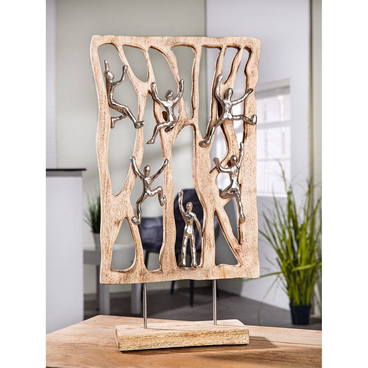 Holz Skulptur "Climbing Wall" - HOLE-X-WORLD