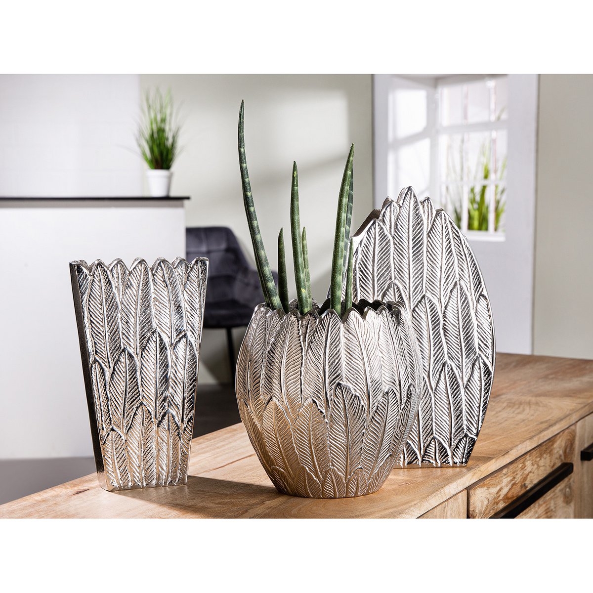 Vase, Blumenvase, Dekoration FEDER mit Oberflächenstruktur aus Aluminium