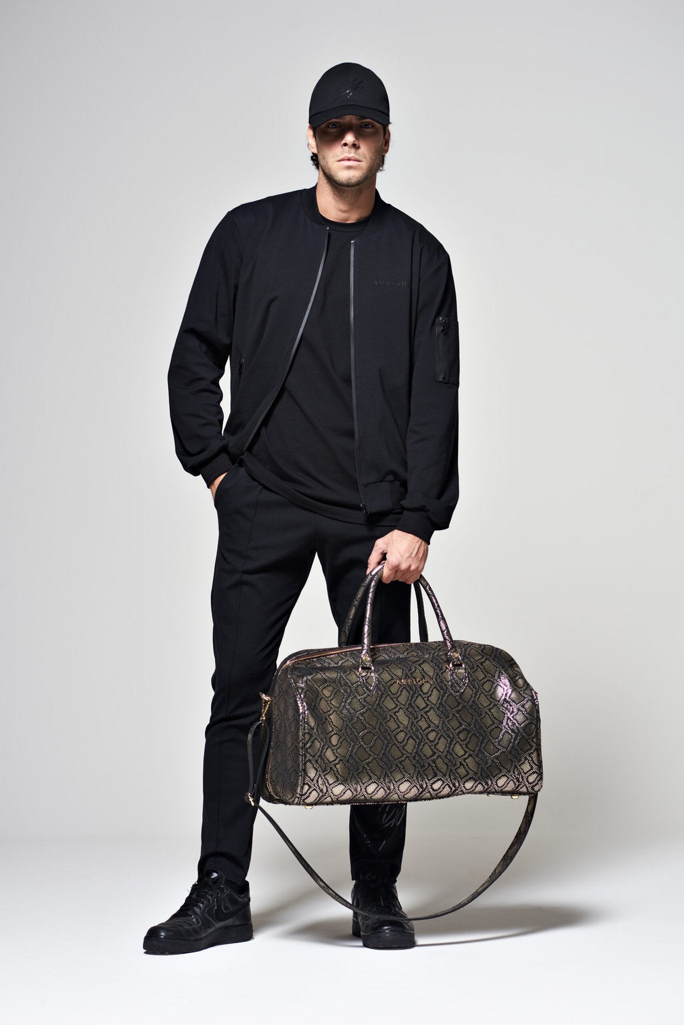 AMBIQUE Sporttasche Fabrizio by Mo Ali Heydarpour Kalbsldertasche gold Limited Edition