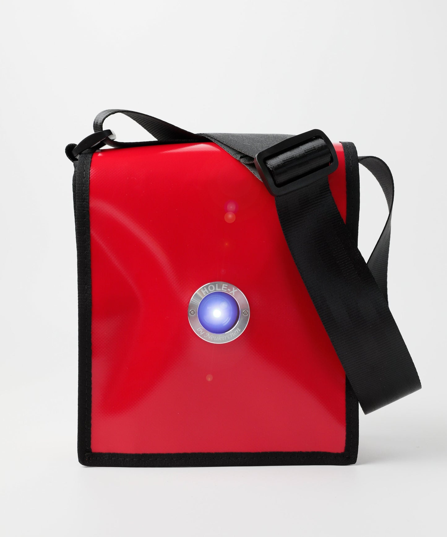 HOLE-X BRAVO Umhängetasche LKW-Plane rot Bringe Deine Tasche zum Leuchten mit Deinem Smartphone