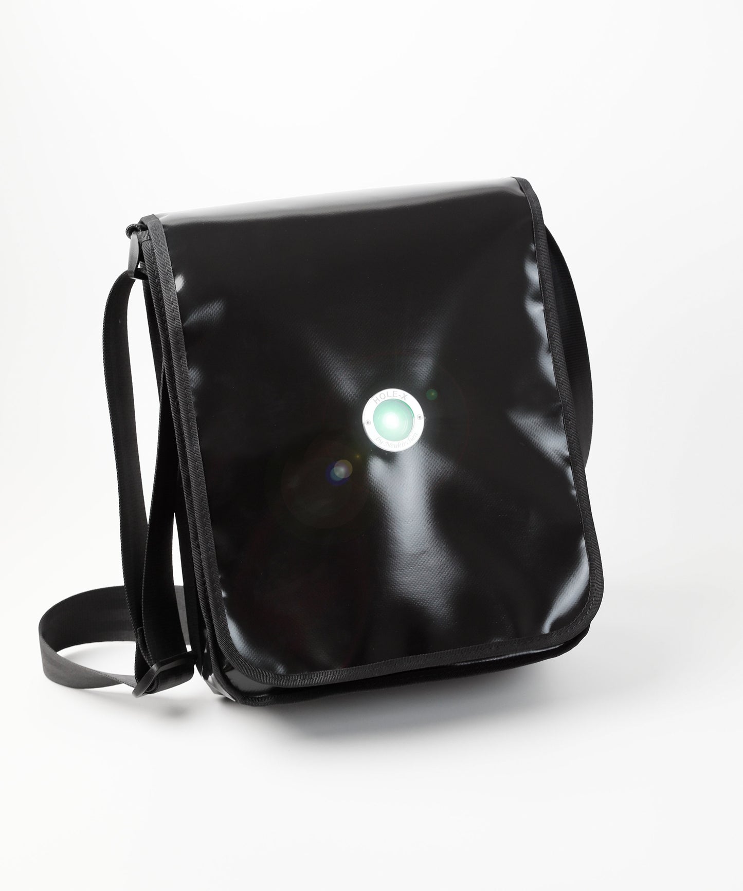 HOLE-X FOXTROTT Tasche Lkw-Plane schwarz Bringe Deine Tasche zum Leuchten mit Deinem Smartphone