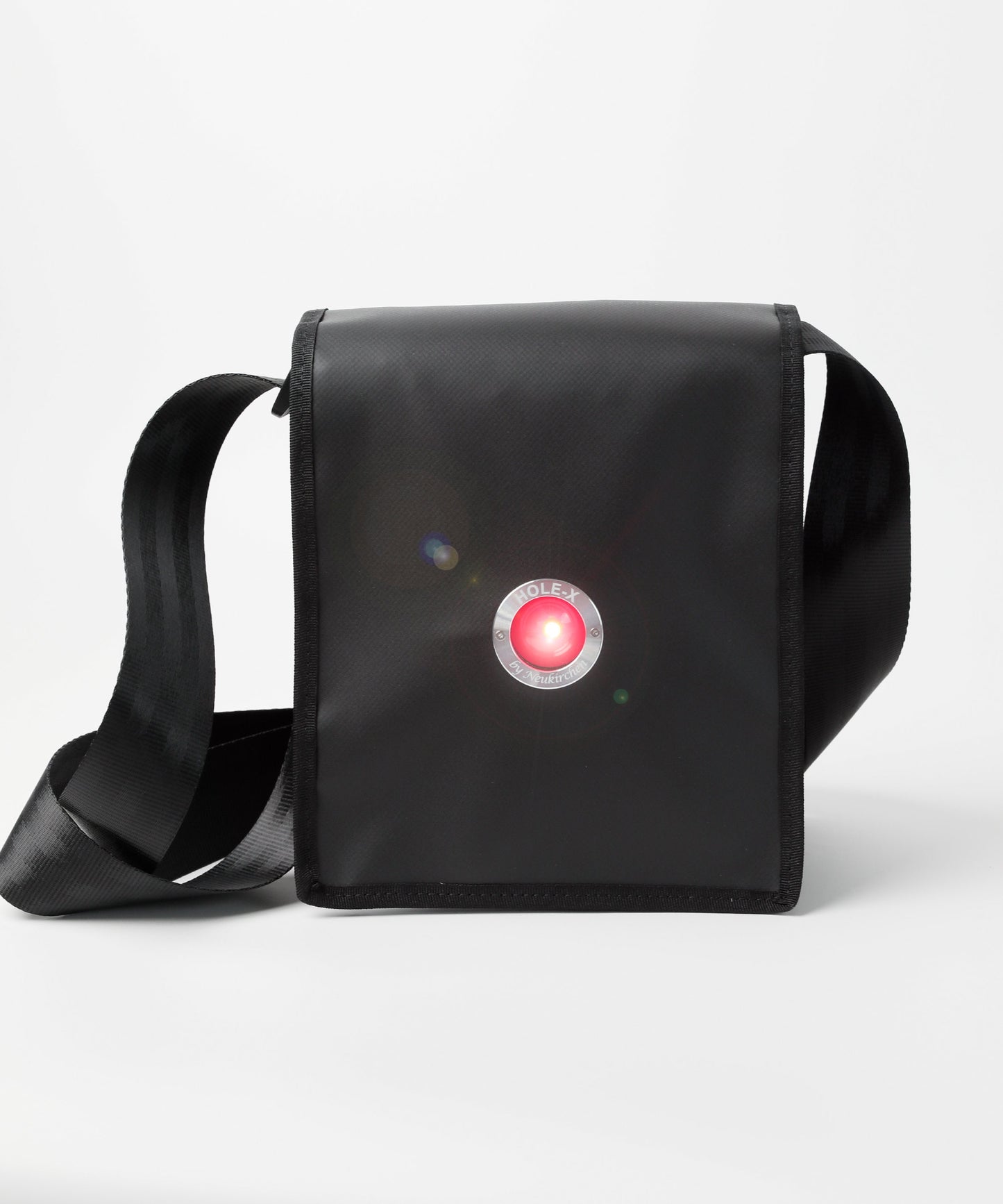 HOLE-X BRAVO Umhängetasche LKW-Plane schwarz Bringe Deine Tasche zum Leuchten Neuheit Tragetasche Bullauge Innovation 2020
