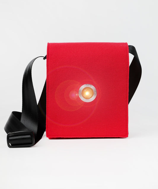 HOLE-X ALFA Umhängetasche rot Filz Bringe Deine Tasche zum Leuchten mit Deinem Smartphone