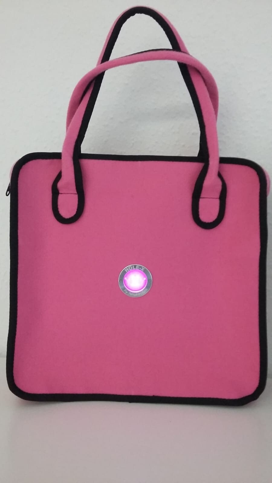 HOLE-X Handtasche JULIETT rosa Filz Bringe Deine Tasche zum Leuchten mit Deinem Smartphone