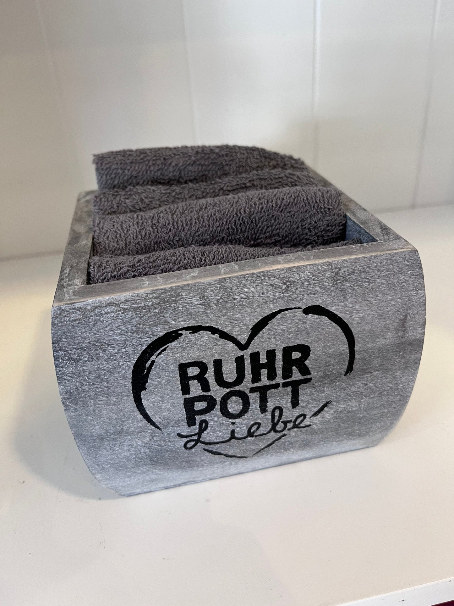 RUHRPOTT - BOX "RUHRPOTT" mit 4 Gästehandtücher in der Farbe grau Holz nachhaltig tolle Geschenk oder Mitbringsel