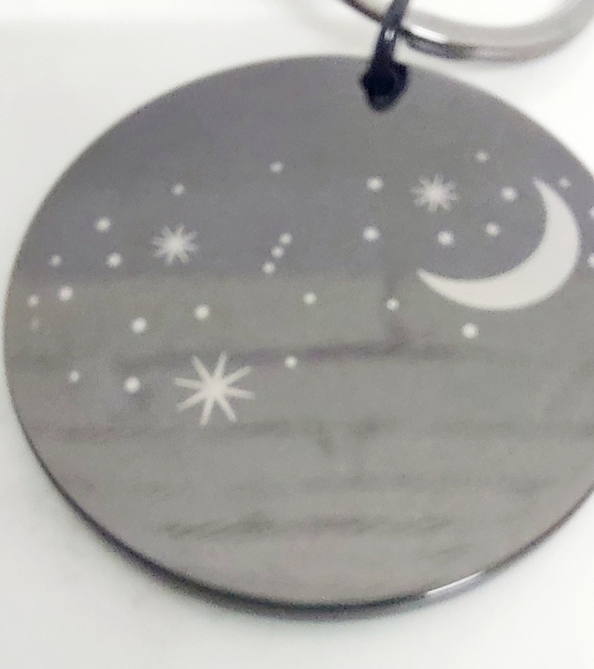 Mondnacht Schlüsselanhänger "Gehe wohin die Sterne Dich tragen" Metallscheibe mit Gravur Länge 15,5 cm, Ø 4,5 cm