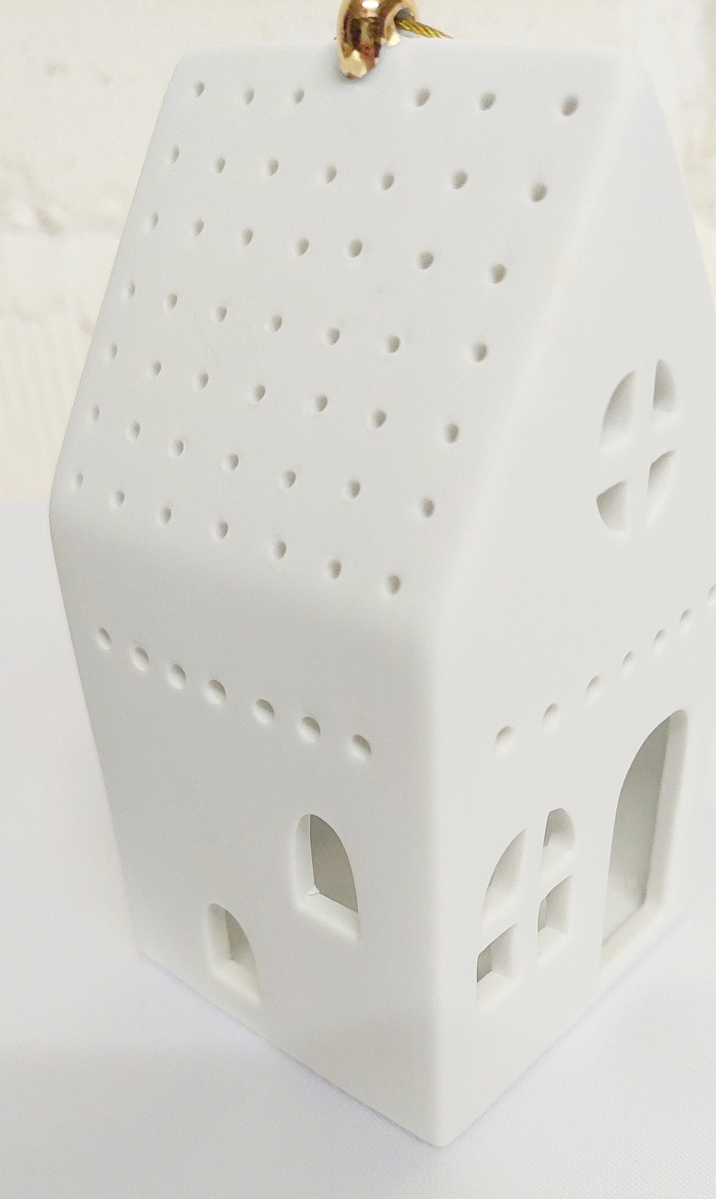 Lichthaus ECKIG  aus weißem Porzellan handgemacht sorgt für wohnliche Akzente..., Teelicht, Kerzenhalter