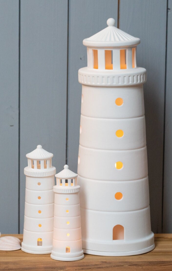 Meer als Worte großer Leuchtturm von RÄDER aus Porzellan weiß 40cm mit Teelichthalterung, Teelicht, Kerzenhalter