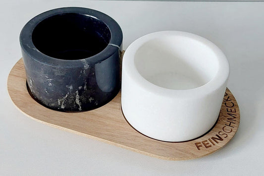 Marmor Tischgewürze FEINSCHMECKER von RÄDER schwarz-weiß mit Akazienholztablett