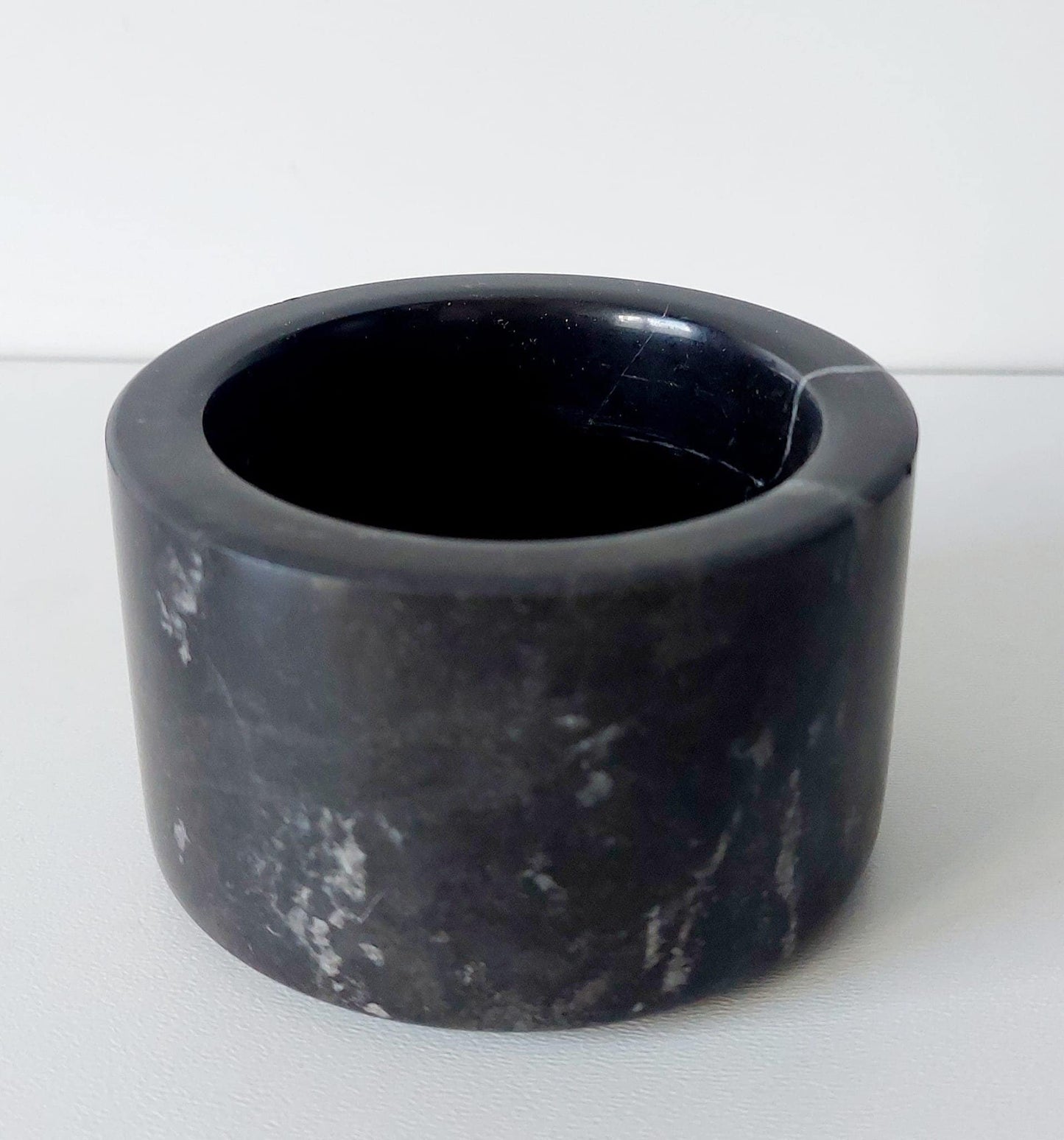 Marmor Tischgewürze FEINSCHMECKER von RÄDER schwarz-weiß mit Akazienholztablett