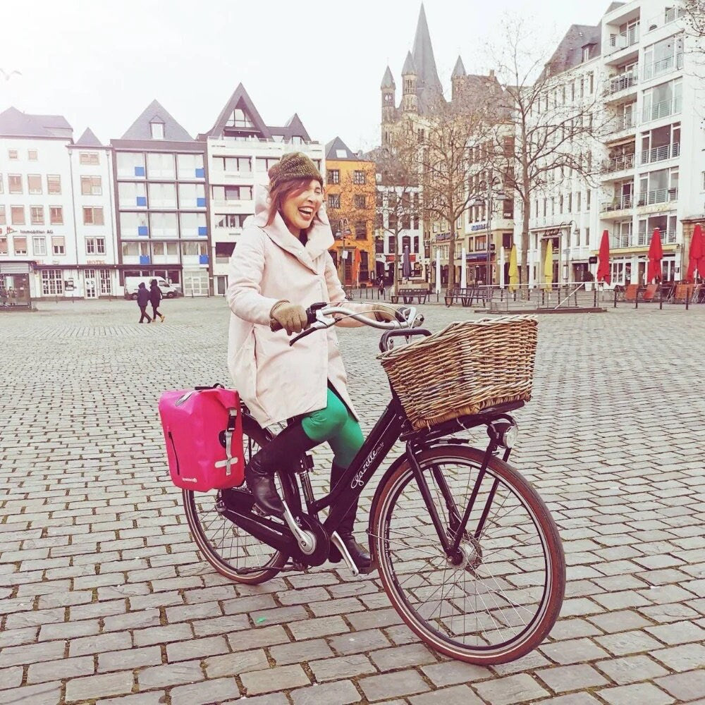 Fahrradtasche für Gepäckträger, 100% wasserdicht, pink, "Wegbereiter" von Bomence