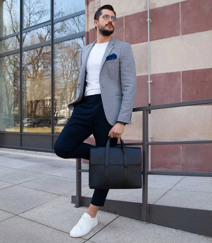 Aktentasche LESATH Midnight Black aus gegerbtem Rindsleder mit Innenfutter aus Leder von PURE Leder-Studio München - HOLE-X