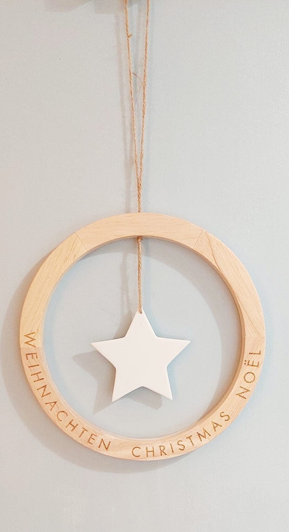 Wunschkranz / Adventskranz WEIHNACHTEN von Räder Design aus Gummibaumholz, mit glasiertem Text und Porzellanelement